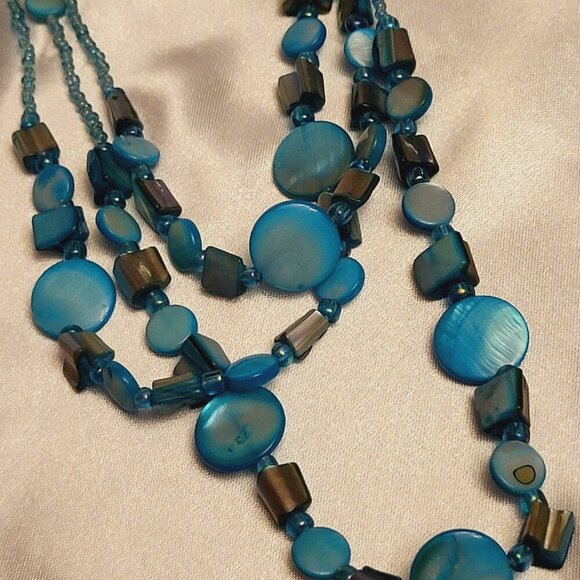 Unique Triple Strand ~ Stone and Bead Necklace ~ Excellent Condition - Picture 6 of 7